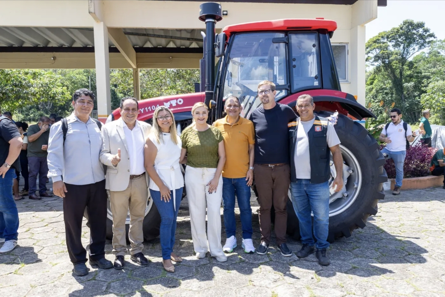 Prefeitura de Benevides entrega máquinas para melhor viabilizar o trabalho de agricultores 