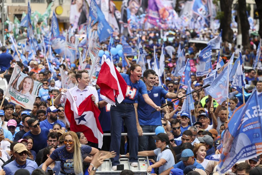 Cerca de 100 mil pessoas participam da Caminhada das Mulheres em Belém